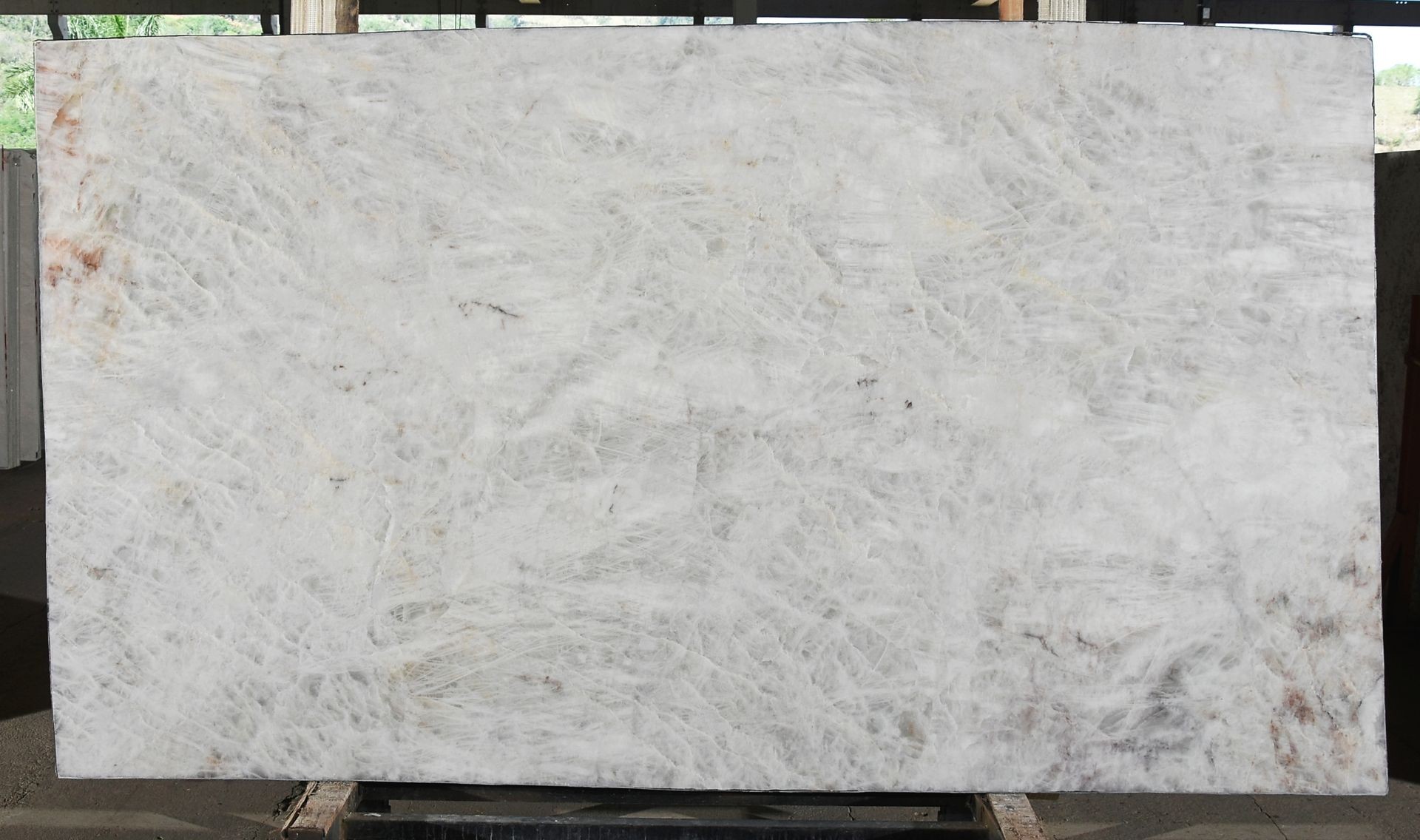 White Crystal quartztie 