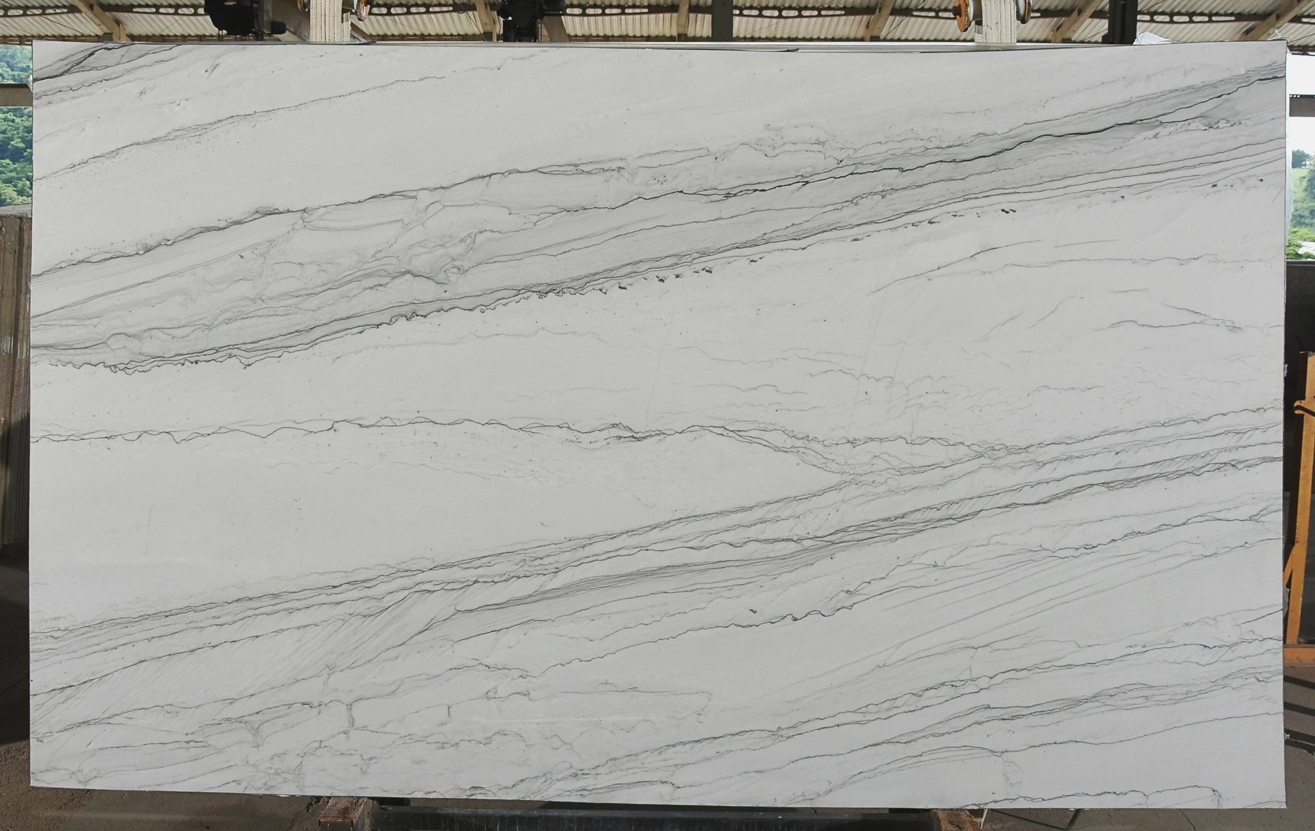 Quartzite white with gray veins